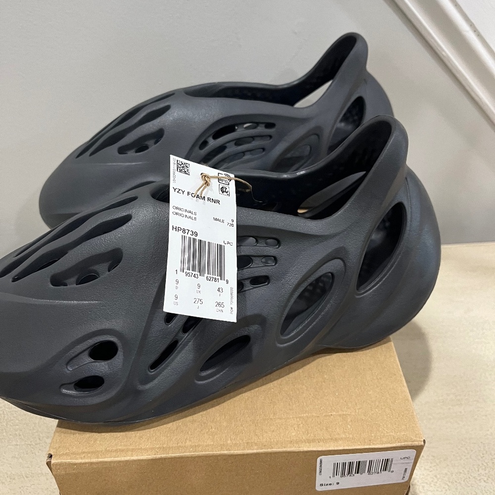 adidas Yeezy Foam RNR Onyx